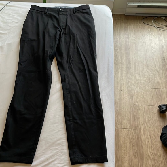 Old Navy Athletic Taper 30x32 Men’s Black Khaki Dress Pants - Picture 1 of 3